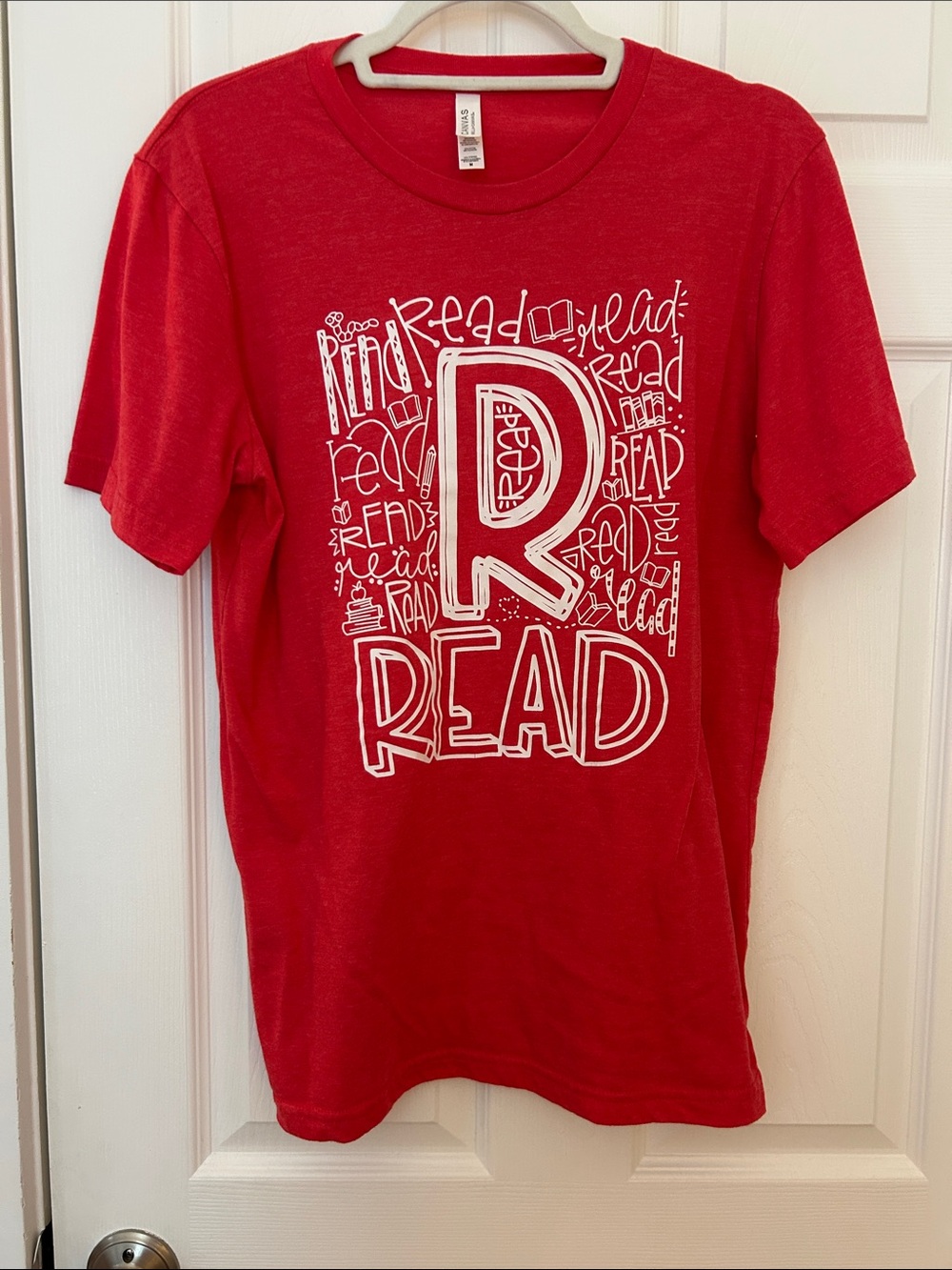 🍎 Teacher Tee! Red 'READ' Graphic Tee